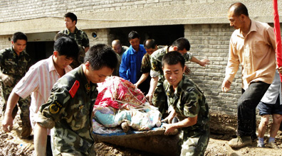 武警交通部隊舟曲英雄譜 見(jiàn)證子弟兵熱血忠誠.jpg