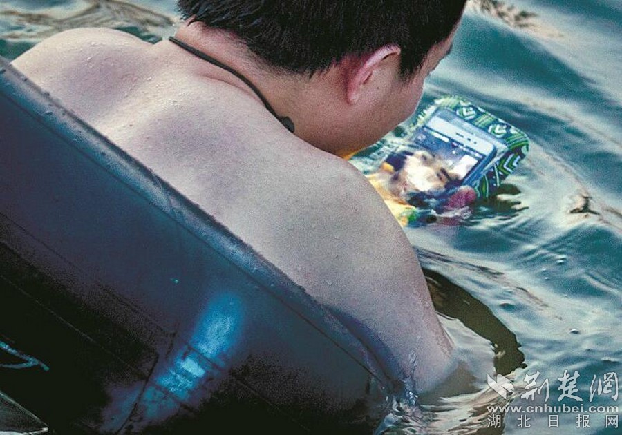 2017�Ї���(li��n)�W(w��ng)�j(lu�� )�l(f��)չ��r�yӋ����@ʾ������2017��6�����҇��W(w��ng)��Ҏģ�_��7.51�|���֙C�W(w��ng)��Ҏģ�_7.24�|���������֙C̫�^(gu��)�������˂��������������y�����c(di��n)���e�r(sh��)�g������ԕ�(hu�� )�����R���վo�֙C�����֙C��ס����桱��ˮ�����˂�Ҳ��Ը��(d��ng)�u�@��(g��)���T���������c���������ˮ�Ϙ�(l�� )�@������һ�˱�һ���֙C�����ٻ�������(g��)�������������H����Ӿ�����L(ch��ng)ֻ��Լ����^���֙C�������](m��i)ע�⺢�ӵ�һĘ�o(w��)���� �D�飺�c�֙Cһͬ��������