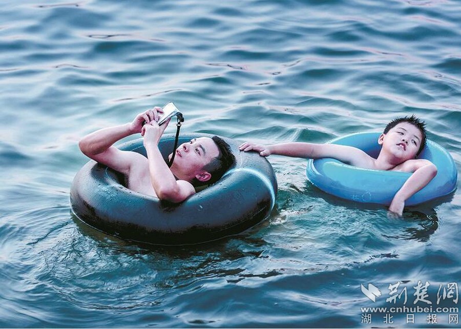 �Еr(sh��)�����ֲ�������������߀���֙C�����������^(gu��)����(ch��ng)�^�Ĺ����ˆT�Խo��һ�l���ѣ�ˮ�������Ŀ��Ҫ����İ�ȫ���R�������ӵļ��L(ch��ng)��ԓע������Ҫ���˵��^���֙C��ҕ��������o���Լ��ĺ����������֙C����������Ҳ����F��(sh��)������Ҫ�� �D�飺�|������һ�������^�塱���ڌ�(zhu��n)�����֙C